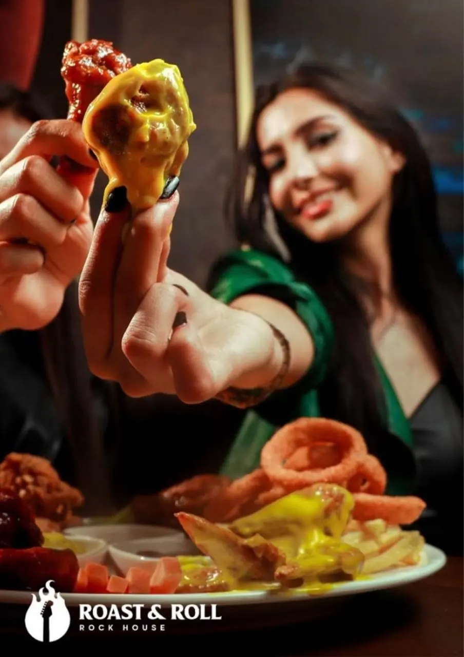 Alegría Compartida: Gastronomía y Sonrisas